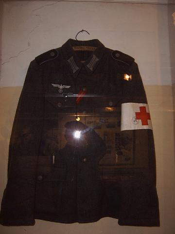 e_53.jpg - Uniformjacke eines Sanitäters