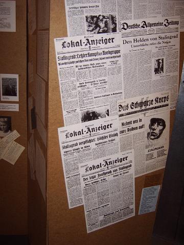 e_59.jpg - Deutsche Zeitungen berichten über das Ende der Kämpfe um Stalingrad